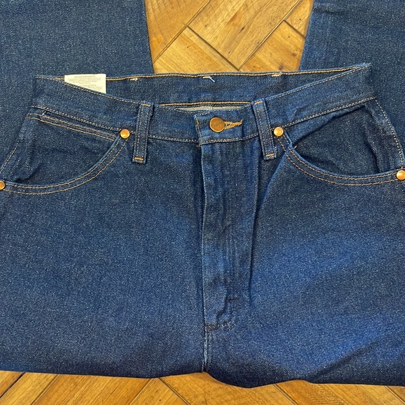 NEW Woman’s Wrangler Jeans - Picture 6 of 10